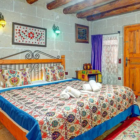 Atax Cave House Bed & Breakfast *