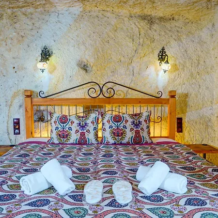 Bed & Breakfast Atax Cave House *