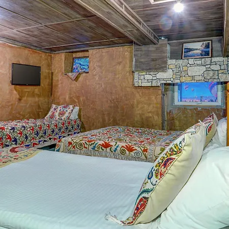 Bed & Breakfast Atax Cave House
