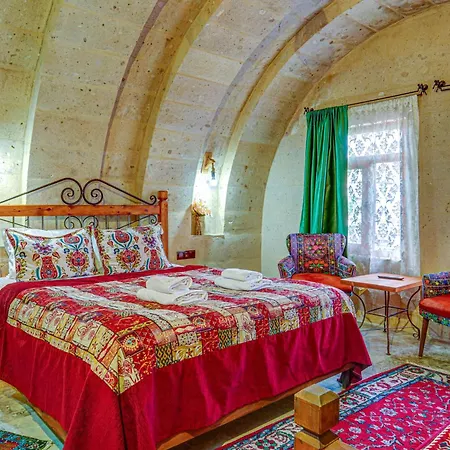 Atax Cave House Bed & Breakfast *