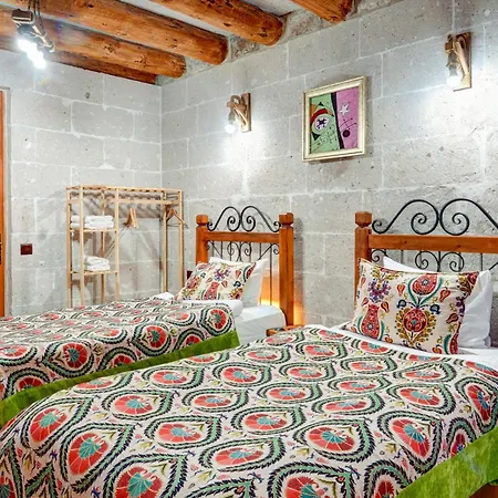 Atax Cave House Bed & Breakfast *