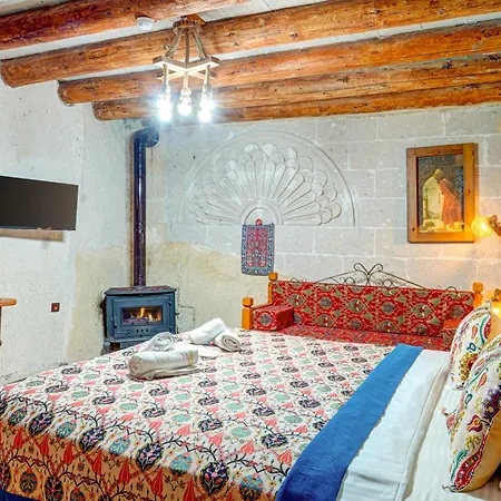 Atax Cave House Bed & Breakfast *