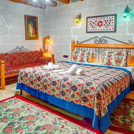 Atax Cave House أفانوس