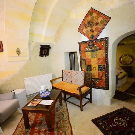 Atax Cave House Bed & Breakfast *
